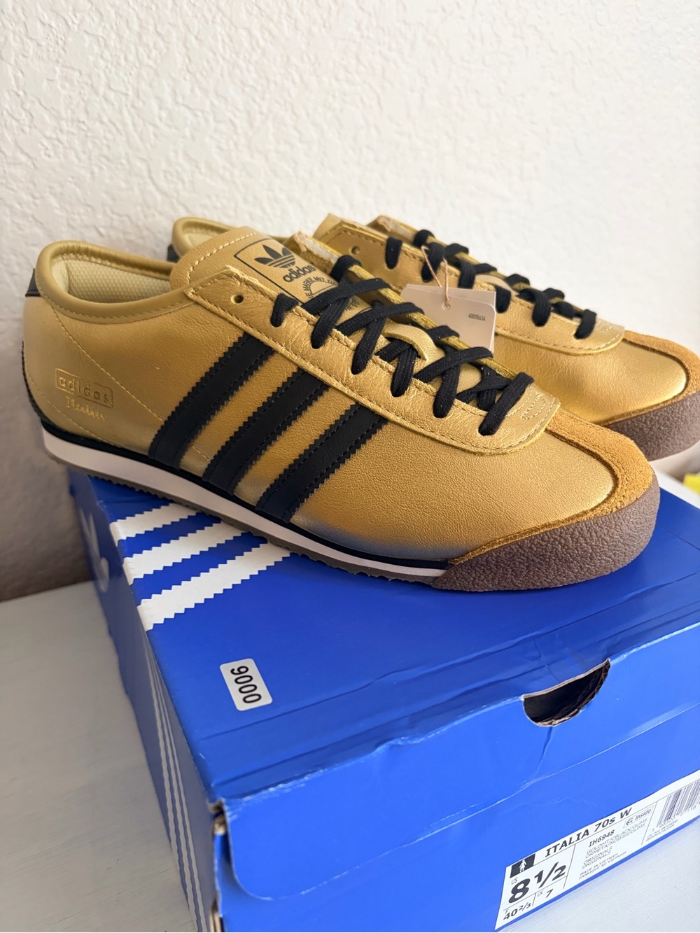 8.5W Adidas Italia 70s Gold/Black Sneakers New in Box